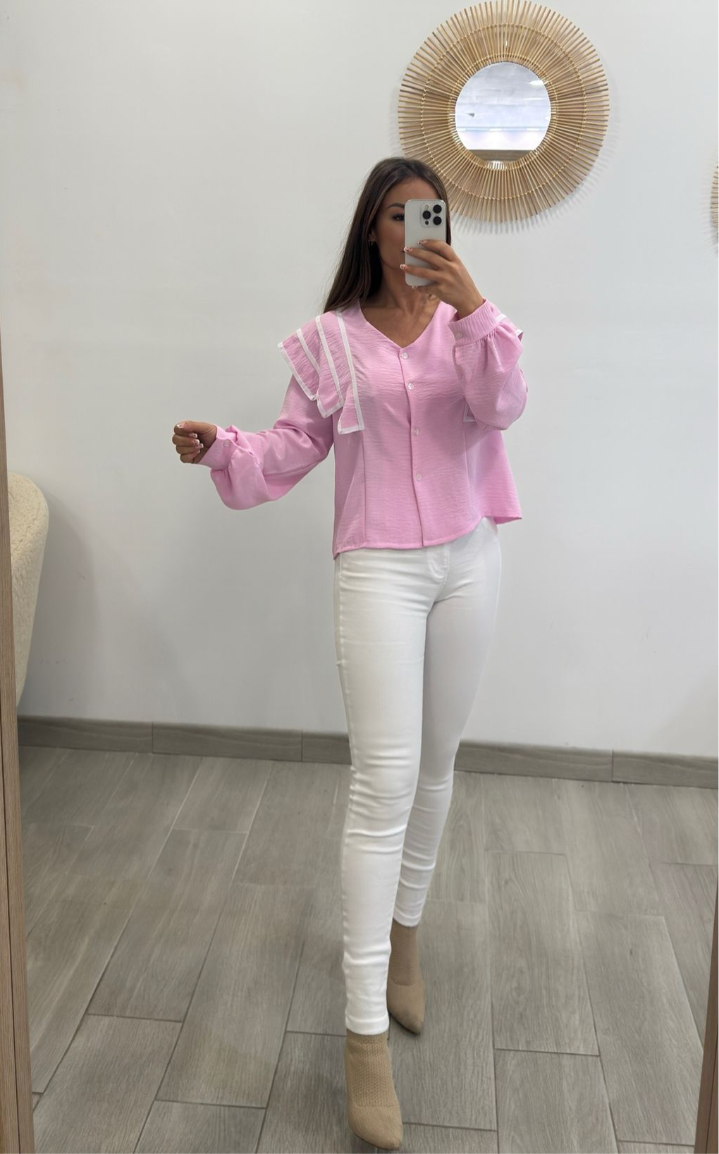 CAMISA DETALLE EN HOMBROS ROSA