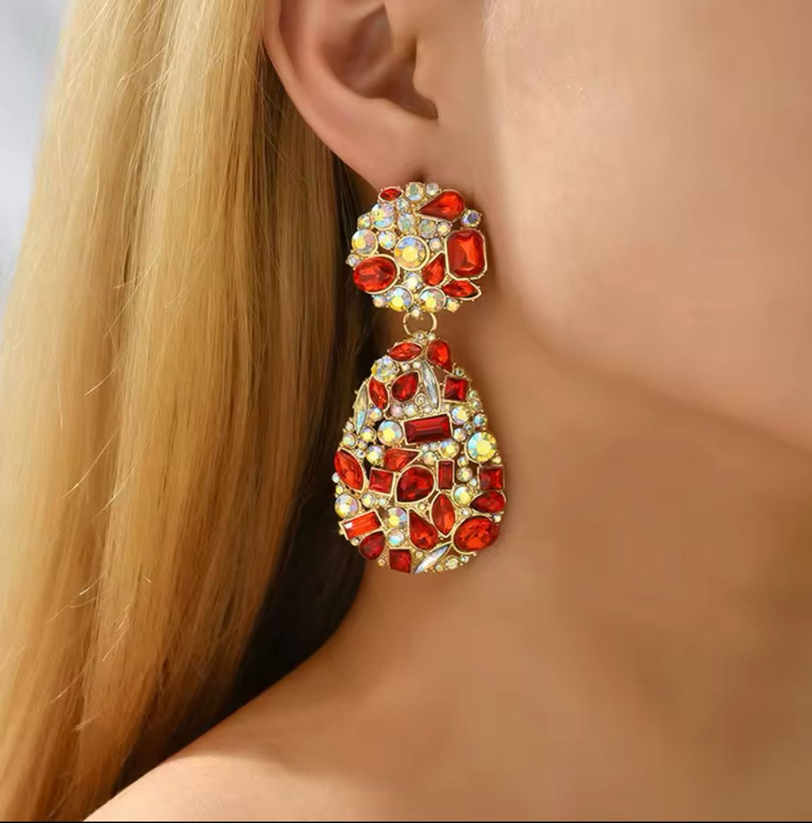 PENDIENTES LÁGRIMA CRISTALES ROJO