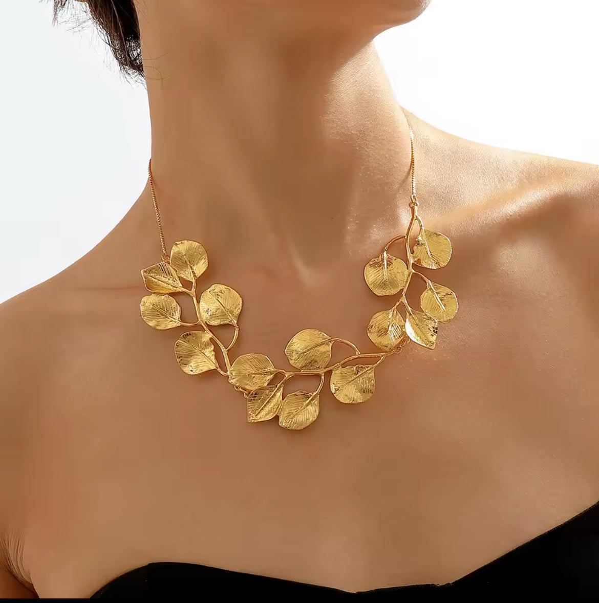 COLLAR HOJAS METÁLICAS
