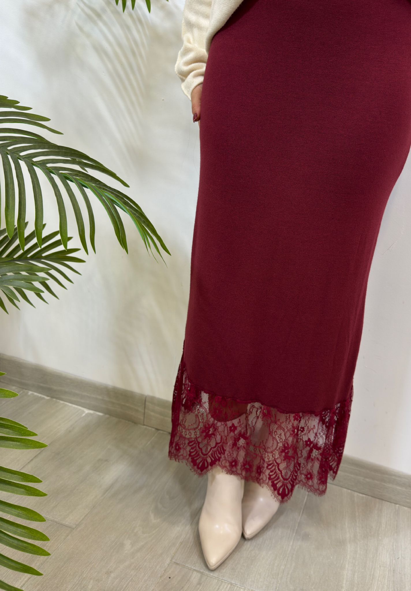 FALDA BAJO ENCAJE BURDEOS