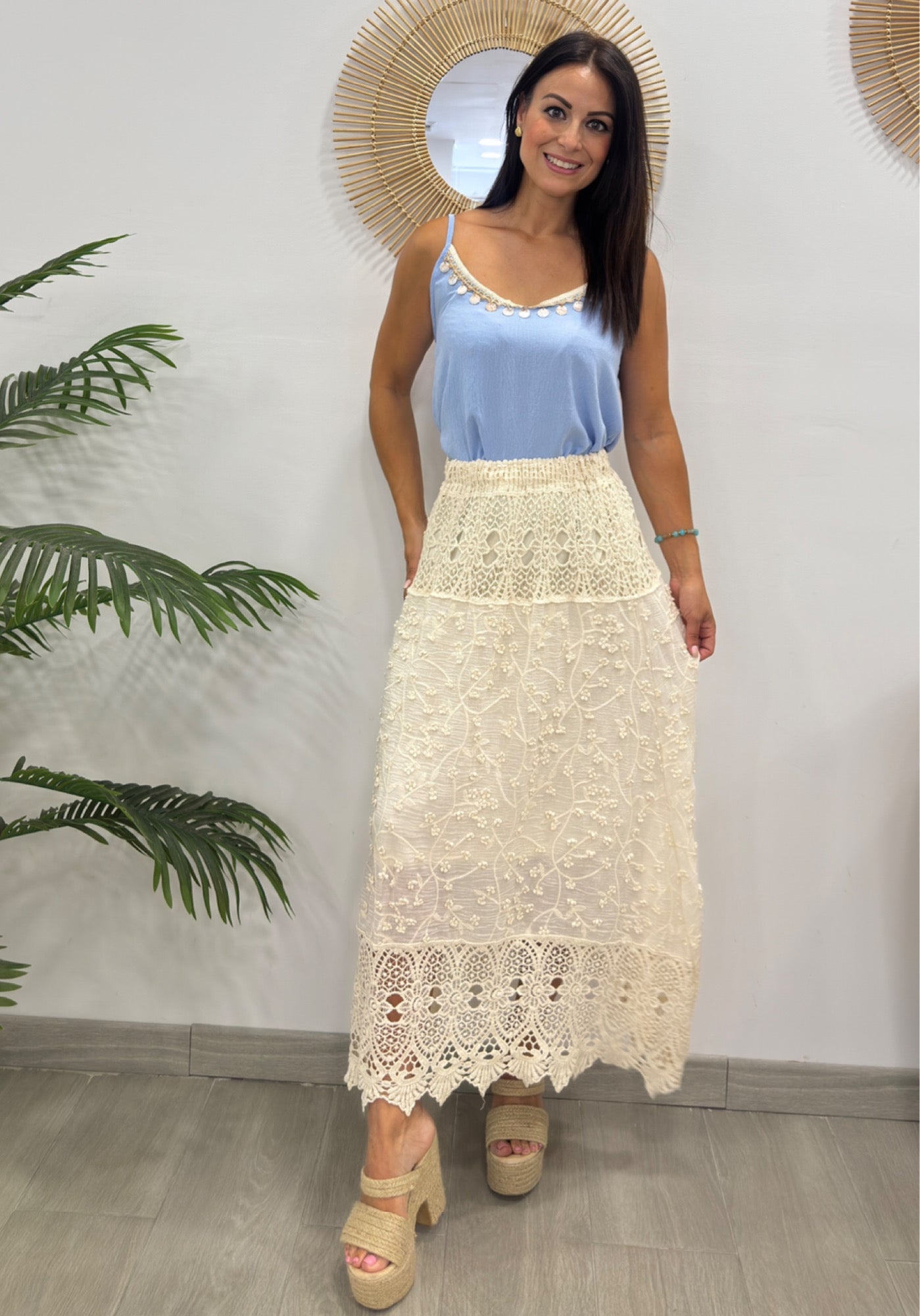 FALDA BORDADA BAJO CROCHÉ BEIGE