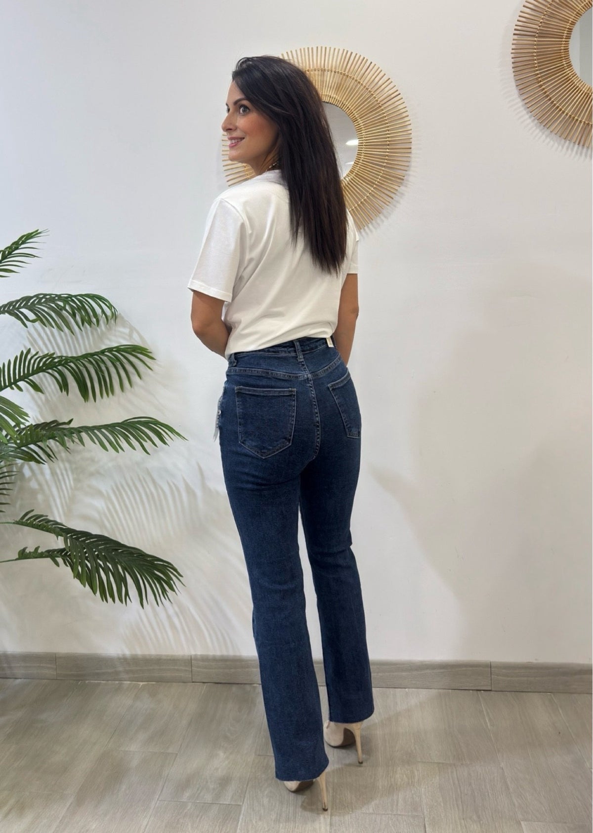 JEANS FLARED BAJO DESFLECADO