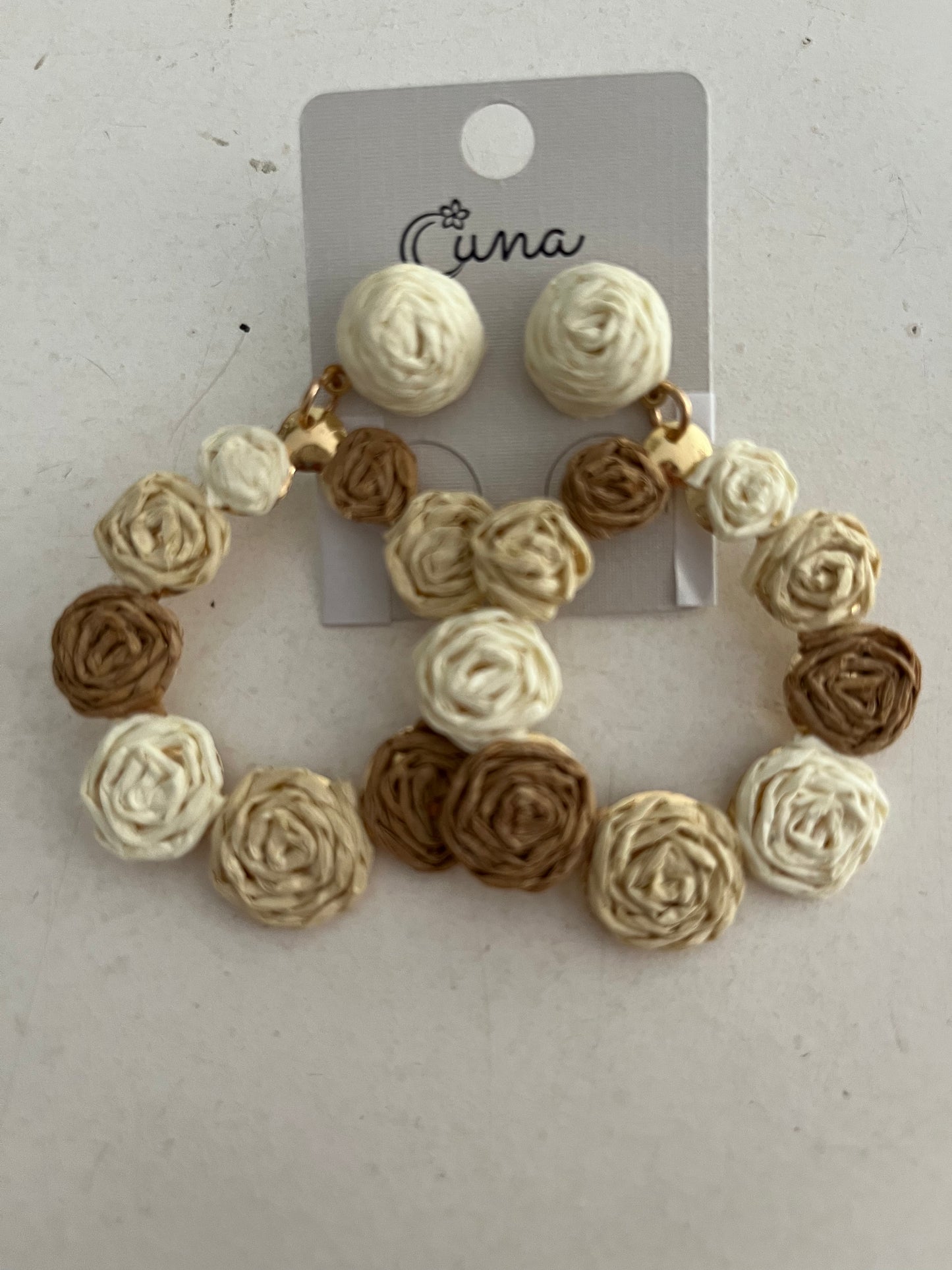 PENDIENTES MÍA BEIGE