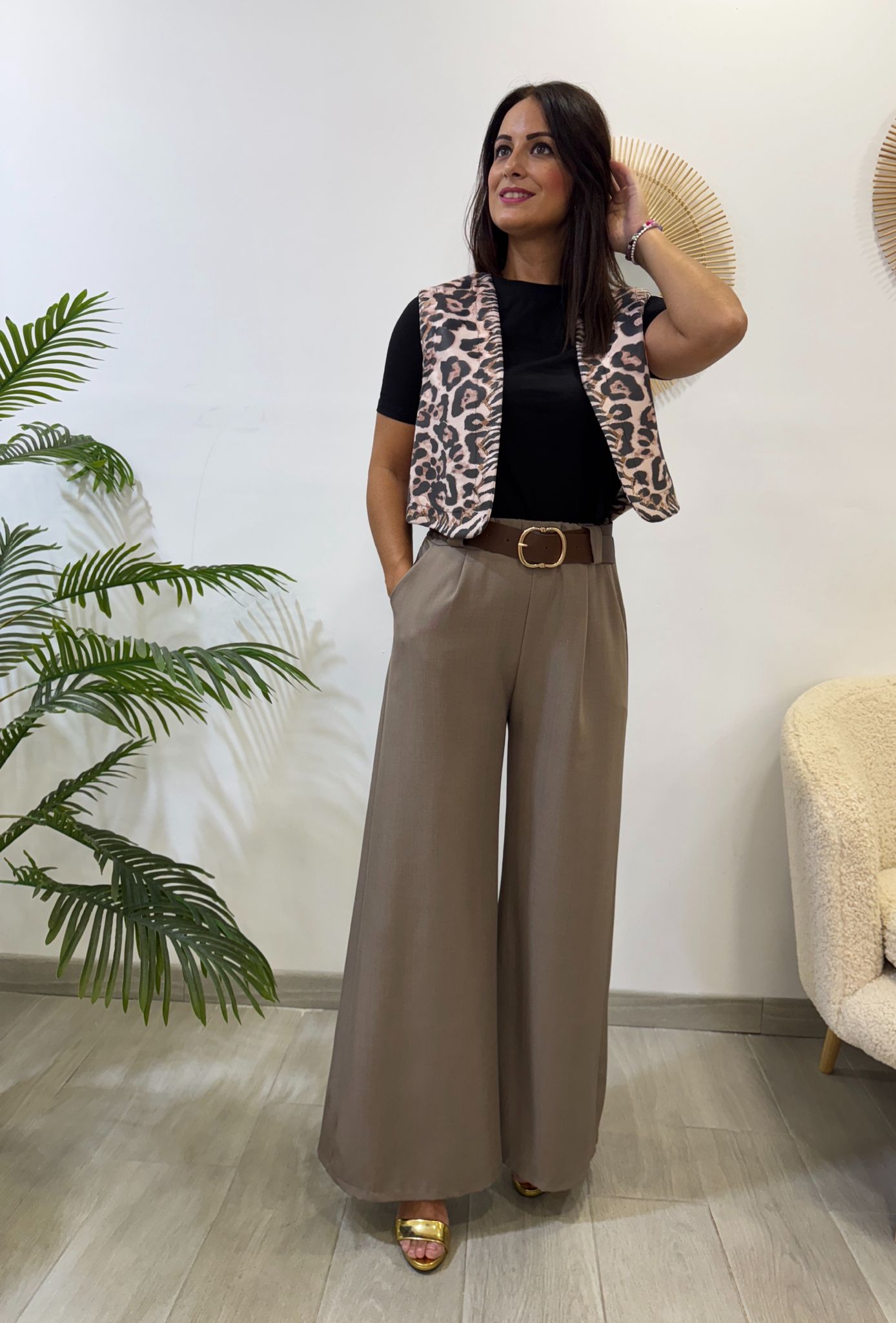 PANTALÓN PINZAS ANCHO CON CINTURÓN