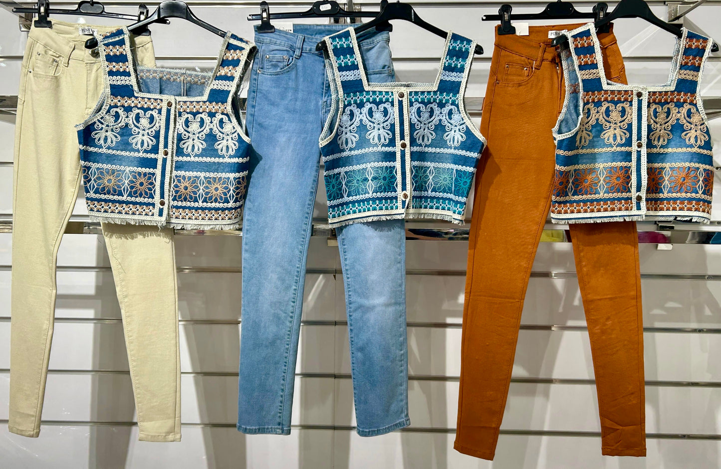 JEANS SKINNY TIRO ALTO