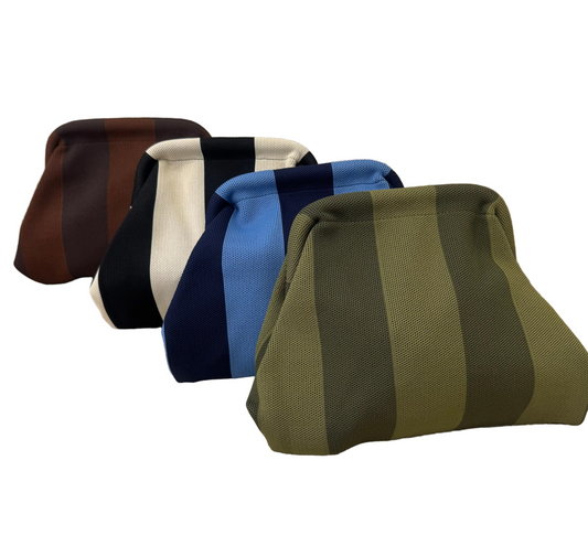 BOLSO CLUTCH RAYAS