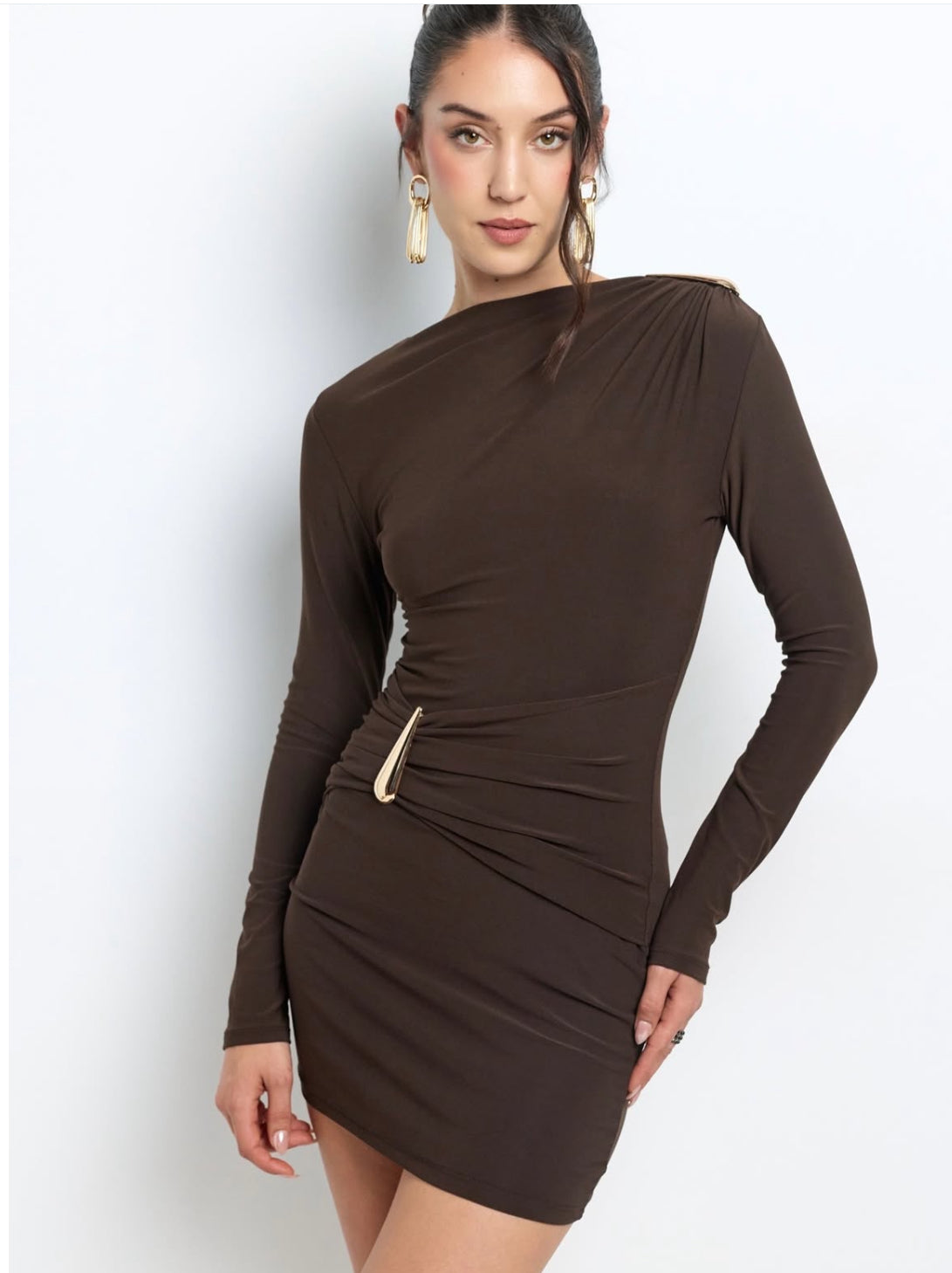 VESTIDO APLIQUES METÁLICOS MANGA LARGA