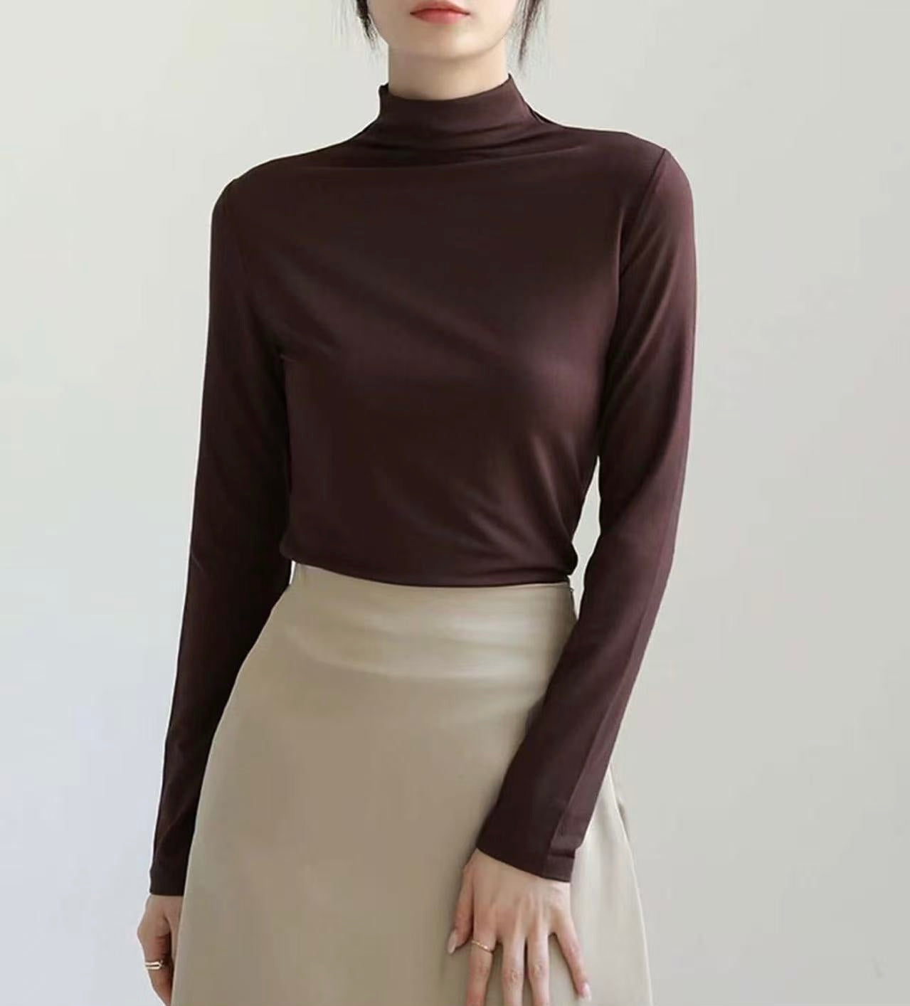 CAMISETA BÁSICA CUELLO ALTO