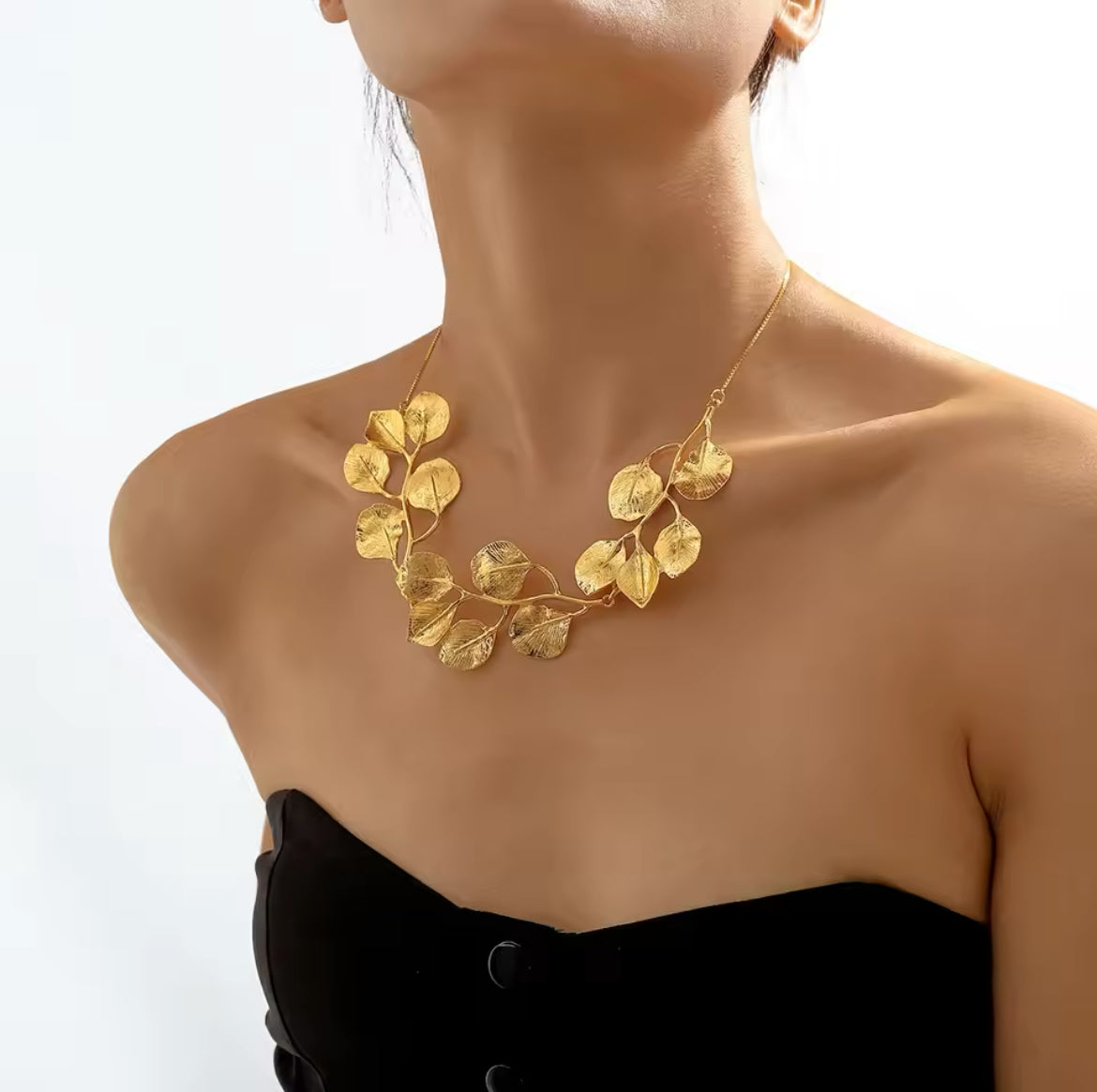 COLLAR HOJAS METÁLICAS