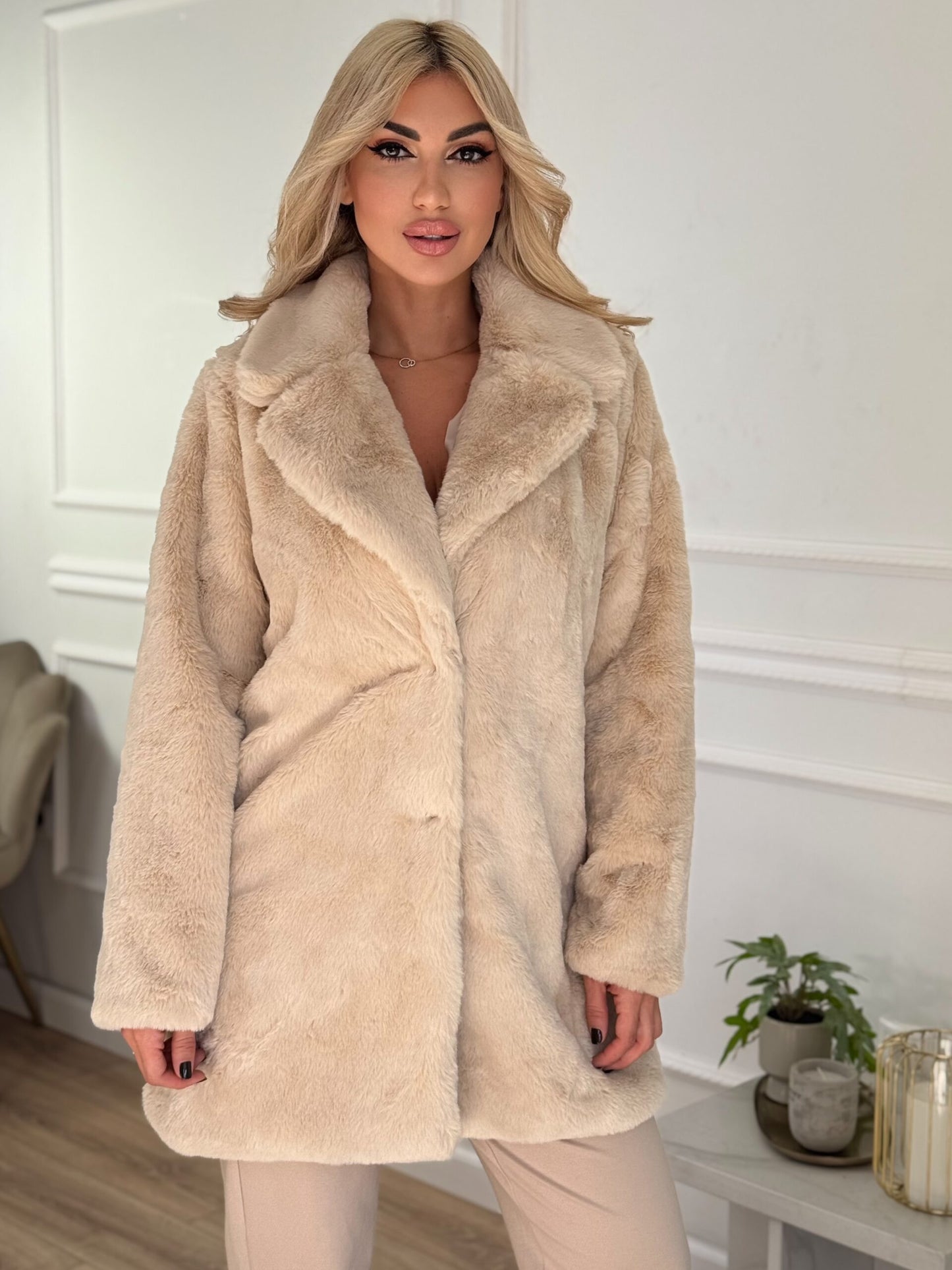 ABRIGO EFECTO PELO BEIGE