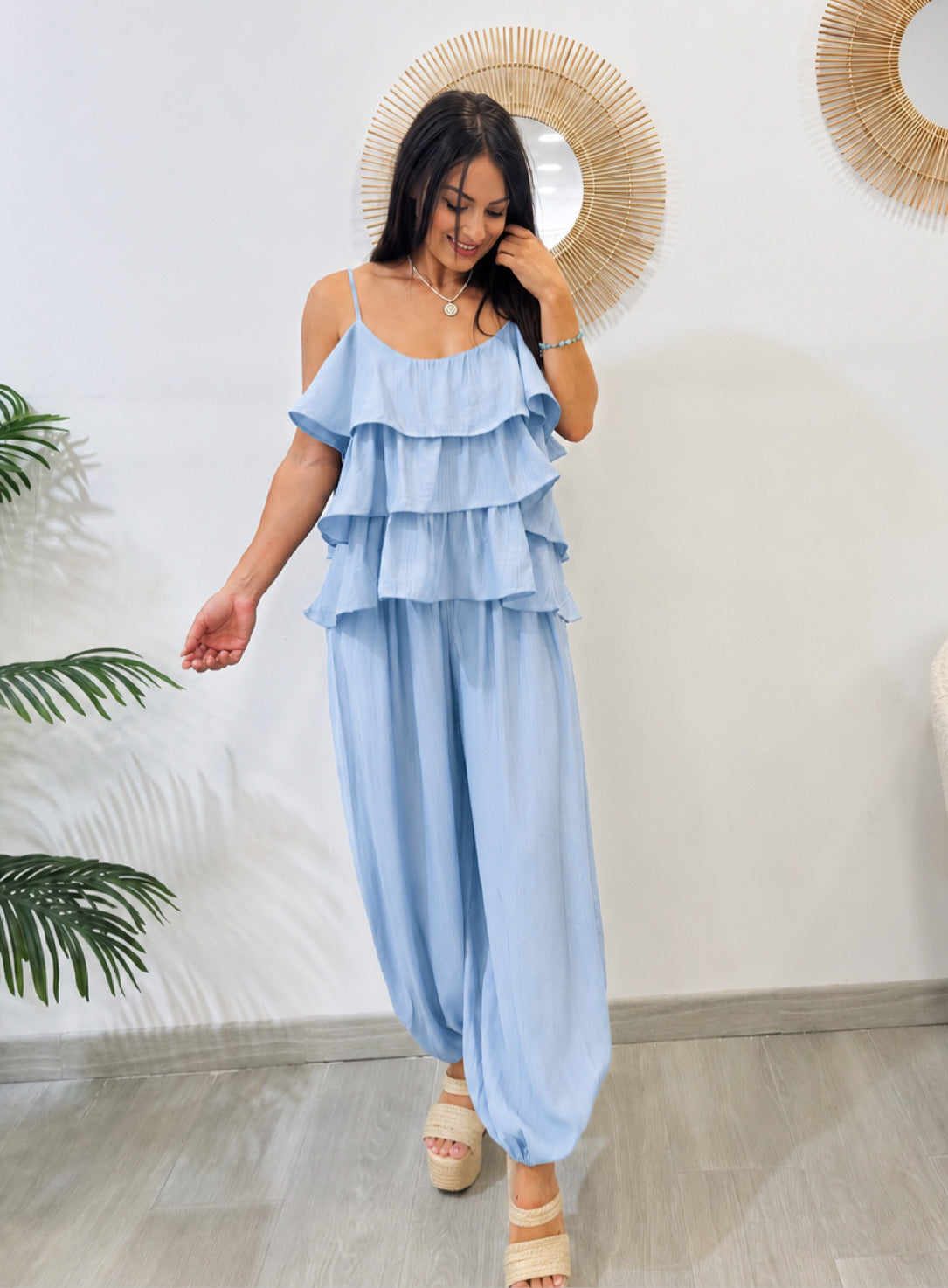 CONJUNTO PANTALÓN BOMBACHO TOP VOLANTES CELESTE