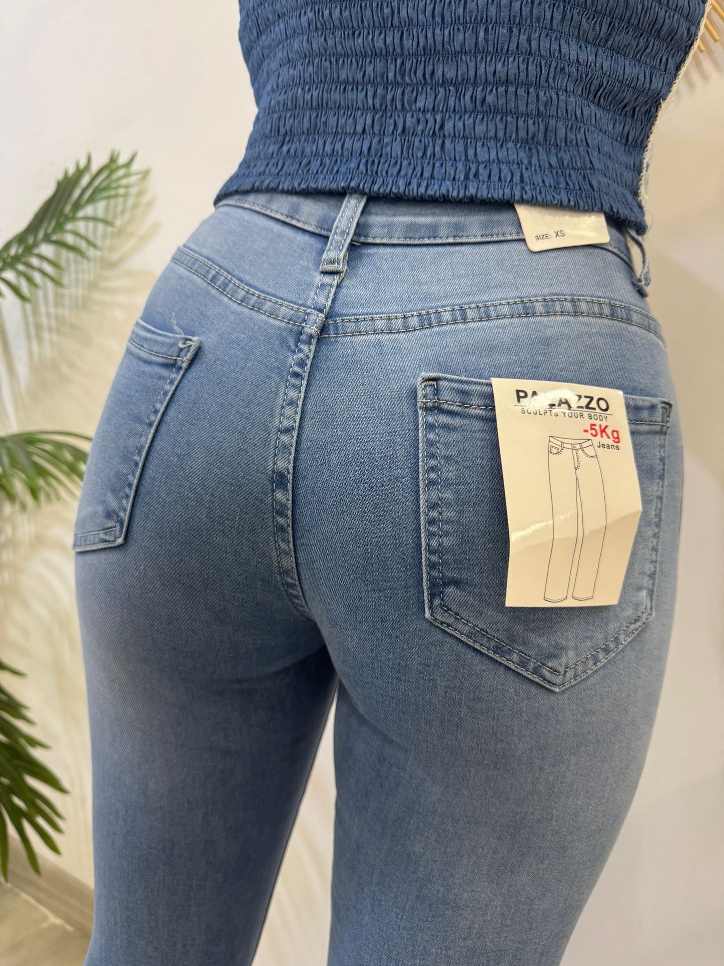 JEANS SKINNY TIRO MEDIO
