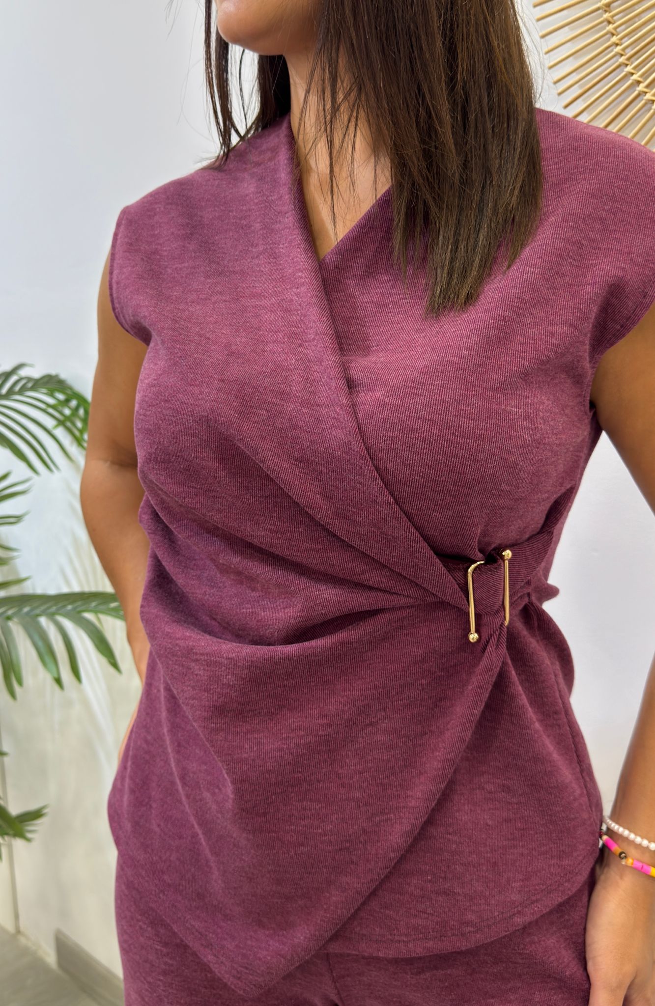CONJUNTO APLIQUE DORADO BURDEOS